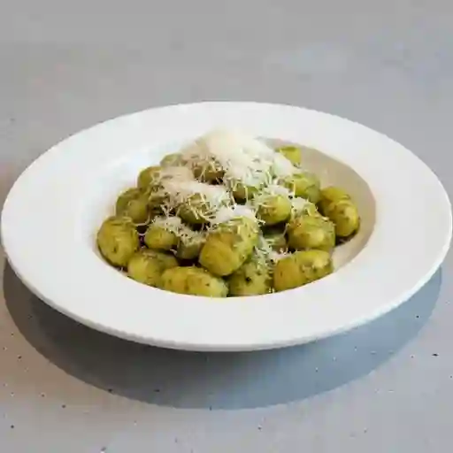 Ñoquis con salsa pesto