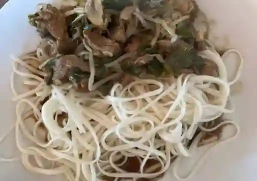 Colación-tallarín con Carne Mongoliana