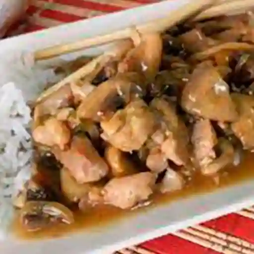 Pollo Champiñones con Arroz