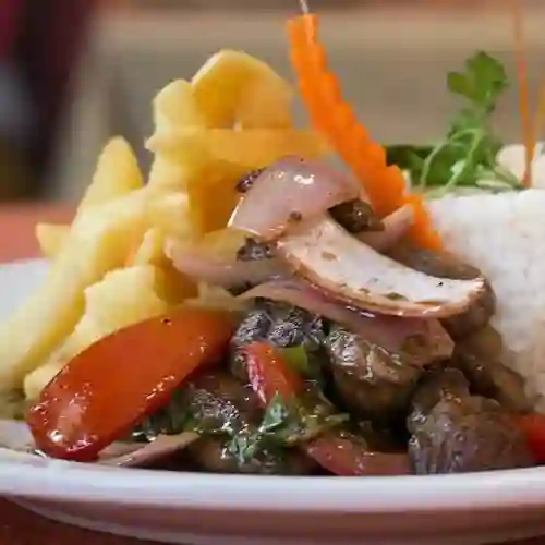 Lomo Saltado Peruano