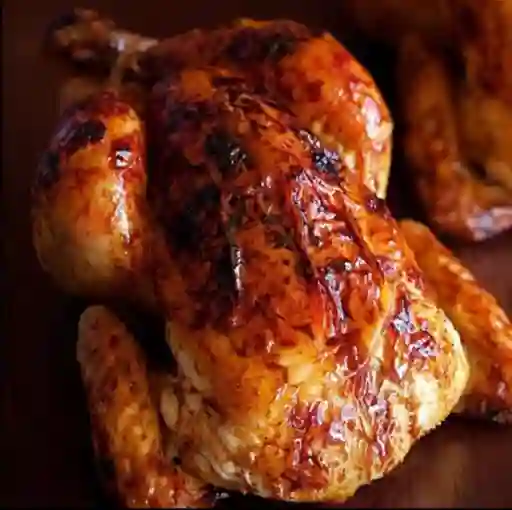 Pollo Entero Papas Fritas y Bebida