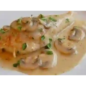 Filete de Pescado en Salsa de Champiñon
