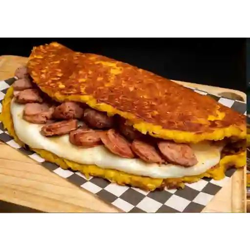 Cachapa con queso de mano y chorizo