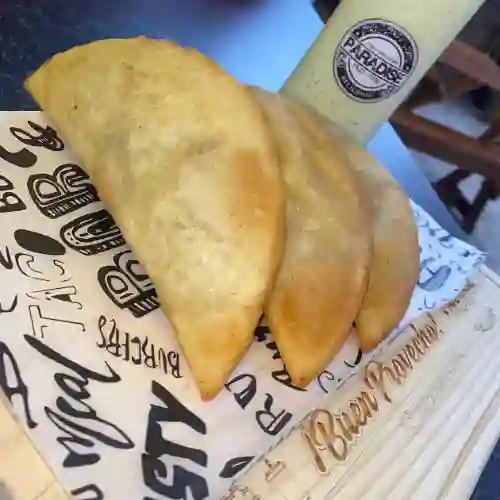 Empanada de Queso y Tocino