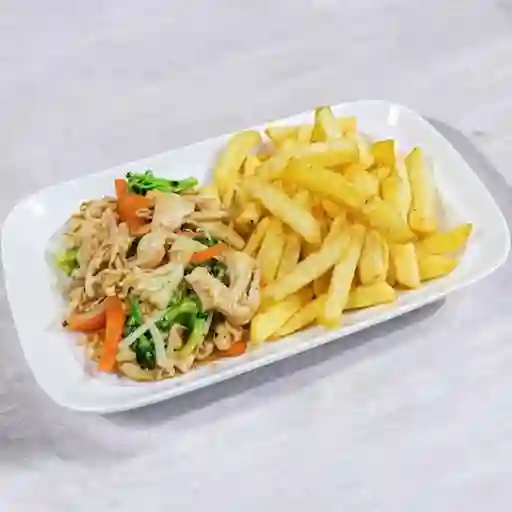 Chapsui de pollo con papa frita