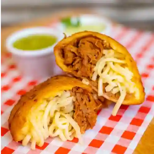 Empanada de Carne & Queso