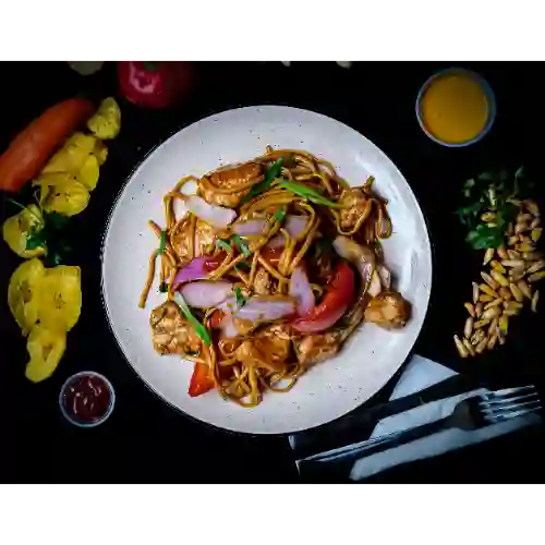 Tallarin Saltado con Pollo