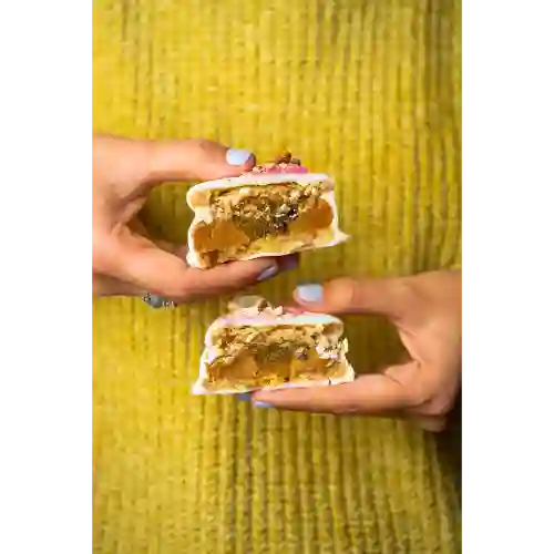 Alfajor de Almendras y Maracuyá