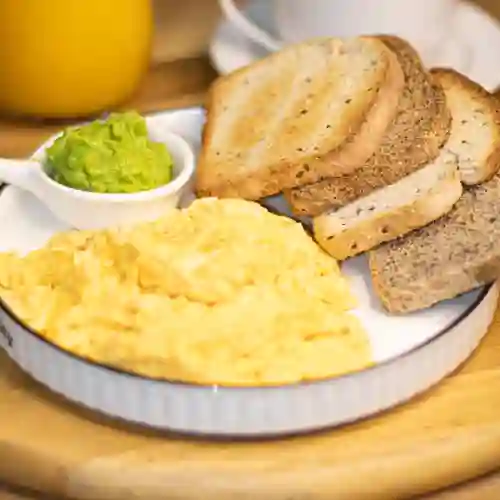 Huevos Revueltos, Panera y Palta