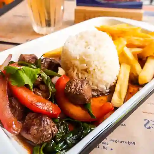 Lomo Saltado a la Criolla