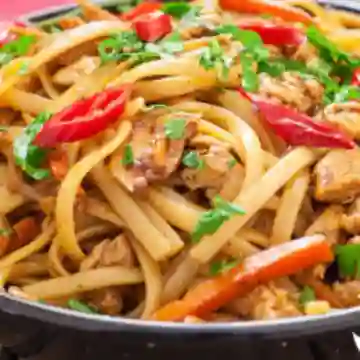 Tallarin Saltado de Pollo