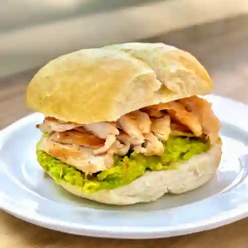 Marraqueta con Pollo y Palta