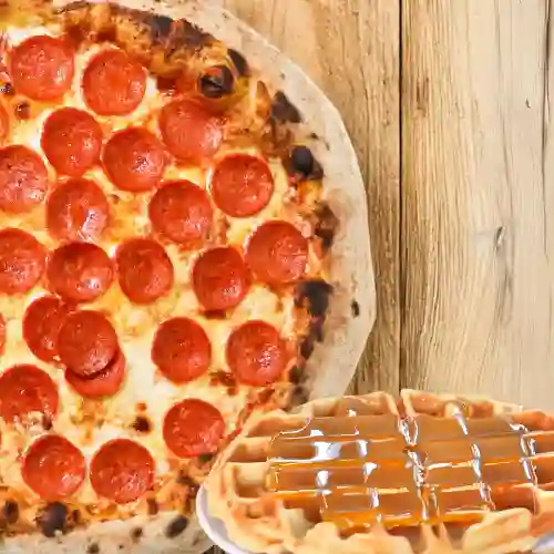 Pizza Mediana y Waffle Manjar