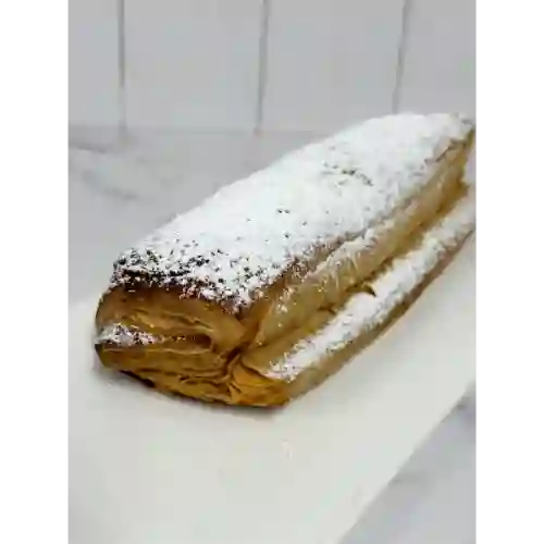 Postre de hojaldre relleno de guayaba