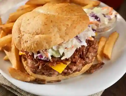Pulled Pork Burger + Papas Fritas