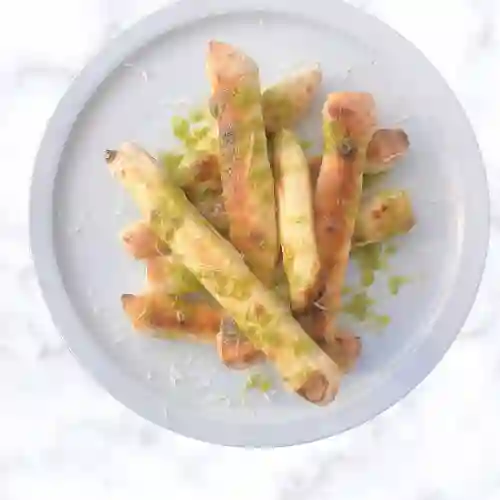 Palitos con Salsa de Pesto