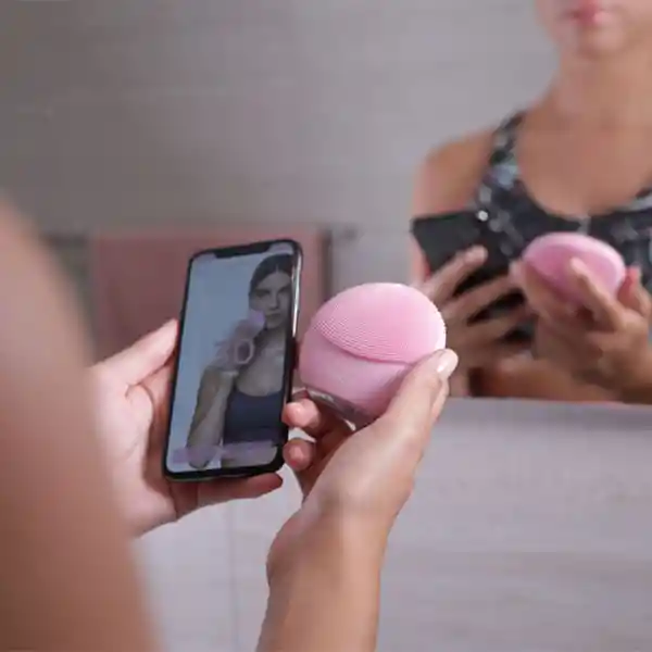 Foreo Cepillo para Limpieza Facial en Tono Rosa Luna Mini 3