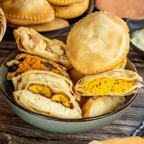 Pastelito de harina de trigo salado.