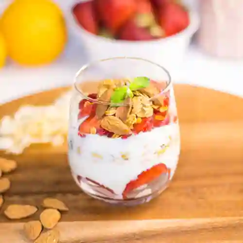 Granola Yogurt & Fruits
