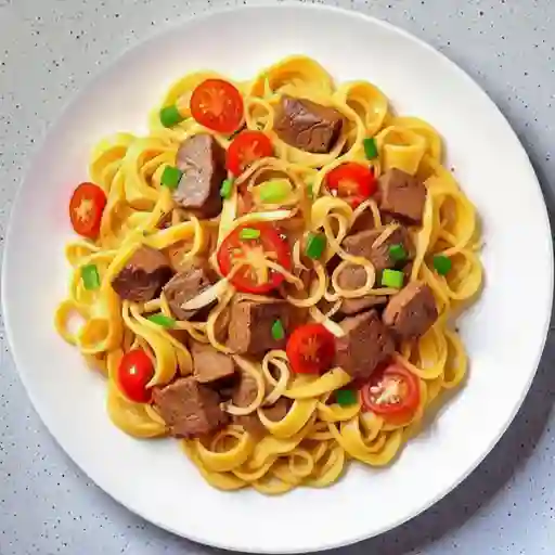 Fetuccini saltado de vacuno