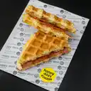 Pepperoni Waffle Sándwich