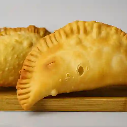 Empanada Chilena de Jamon y Queso
