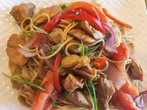 Tallarin Saltado de Pollo