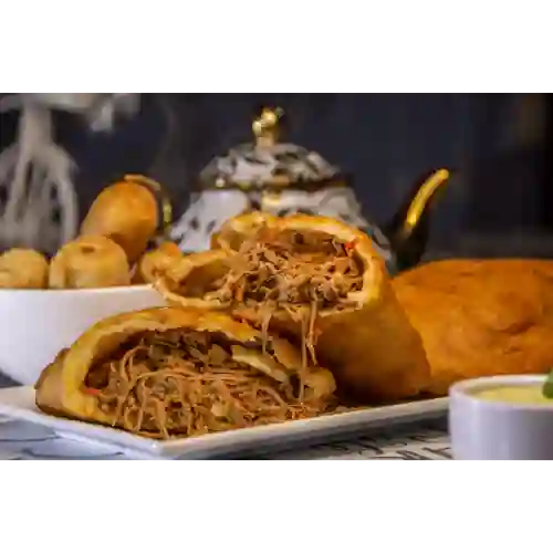 Empanada de Carne Mechada Jamón y Queso