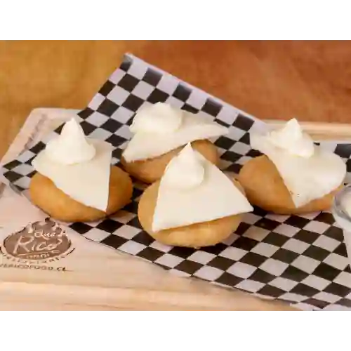 4 Arepitas con Nata y Queso de Mano
