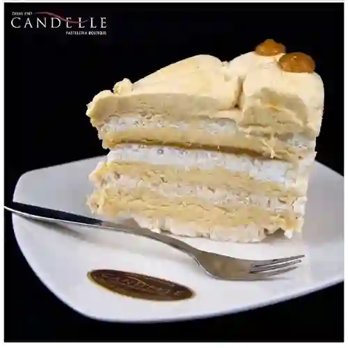 Pastel Merengue Lúcuma