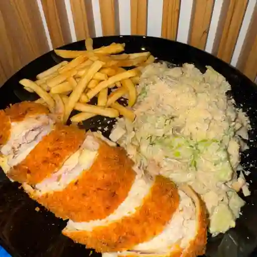 Cordon bleu de pollo+2 contornos +bebida