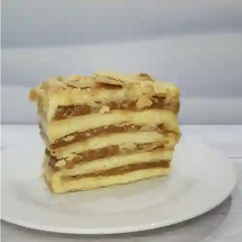 Trozo de Torta Hojarasca Manjar