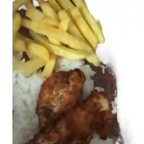 Pollo Apanado con Arroz y Papas Fritas