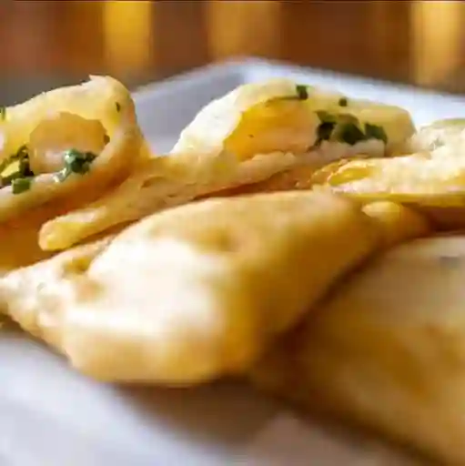 Empanaditas Pollo y Queso