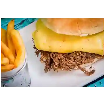 Sándwich Mechada Luco