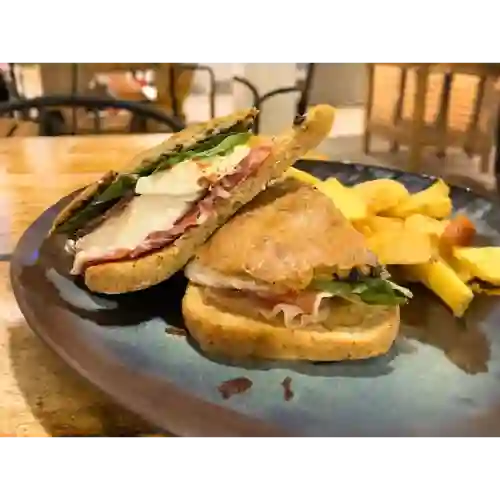 Sándwich Campestre + Papas Rusticas