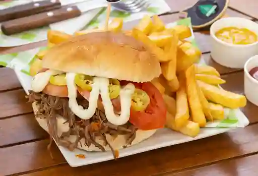 Sandwich Mechada a la Chilena +Papá Frit