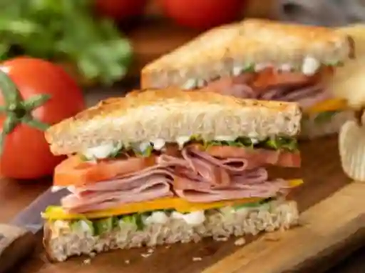 Sándwich Clásico