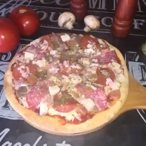 Pizza Todas Las Carnes Familiar 40Cm