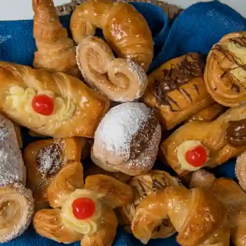 6 Medialunas y Facturas Argentinas