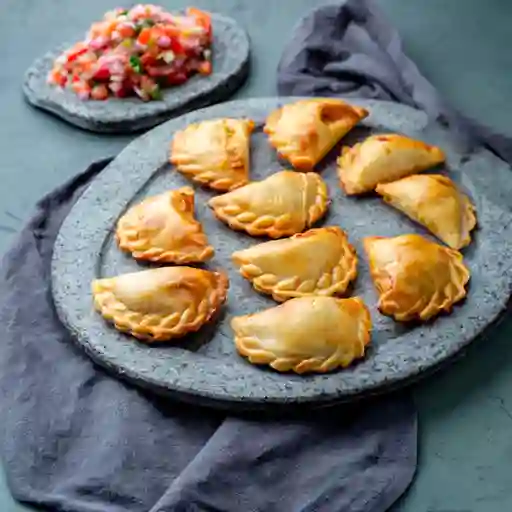 Mini Empanadas de Ceviche Salmón X 4