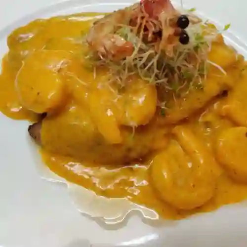 Reineta en Salsa de Camarones