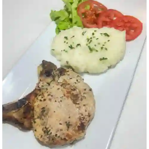 Chuleta Ahumada con Guarnición