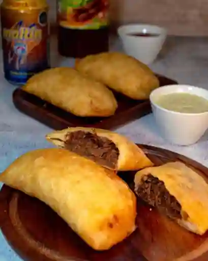Empanada de Carne Mechada