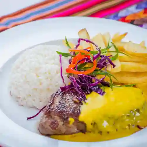 Lomo en salsa huancaina