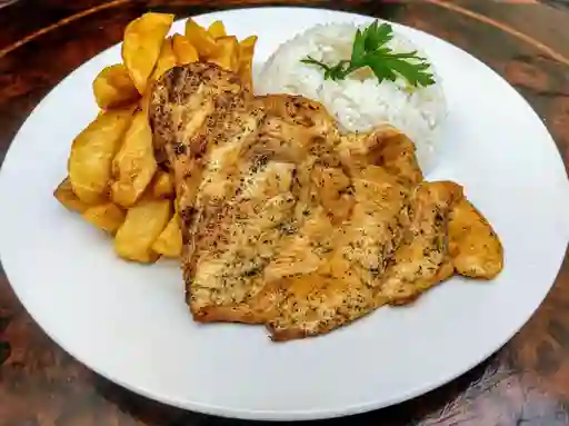 Pollo Plancha con Arroz y Papas Fritas
