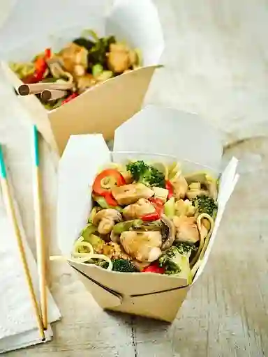 Fideos Salteados Pollo y Verduras
