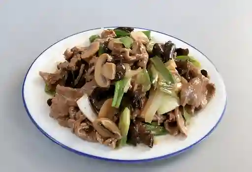 Carne con Champiñones