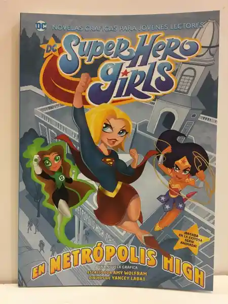 Dc Super Hero Girls: en Metropolis High - Wolfram Amy Yancey