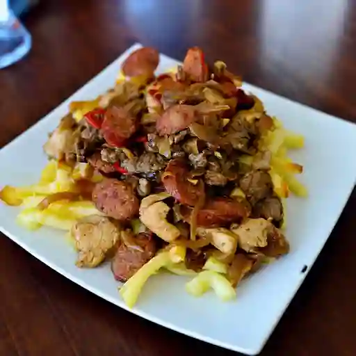 Salchipapas con Carne